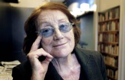 La escritora Rosa Regàs, posa durante una entrevista con la Agencia Efe.