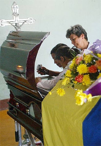 Funeral por uno de los concejales asesinados por las FARC.