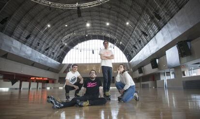 Arturo Exp&oacute;sito, Eloi y Yayo V&aacute;zquez y Ana Naranjo, en la pista &#039;rolling&#039;.