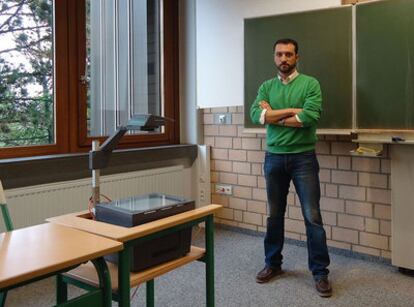 El profesor Lito Vila, en su clase en Alemania.