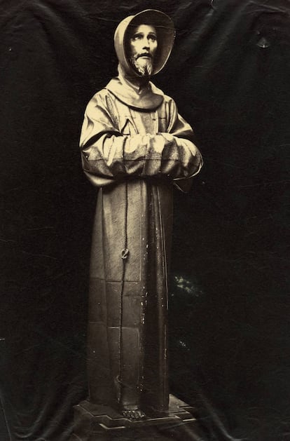 Escultura de san Francisco, obra de Alonso Cano. La obra de Laurent es uno de los conjuntos más completos y heterogéneos de la España de la segunda mitad del siglo XIX.