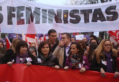 Manifestacion en Madrid por el Dia Internacional de la Mujer. Miembros del PSOE participan en la marcha.