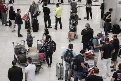 Trafego de pasajeros en la terminal 3 de Guarulhos.