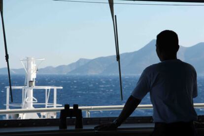 El Mediterráneo, en versión lenta, desde el puente de mando del carguero 'Grande Scandinavia'