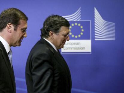 El primer ministro luso, Passos Coelho (izda), y el presidente de la Comisi&oacute;n Europea, Jose Manuel Dur&atilde;o Barroso. 