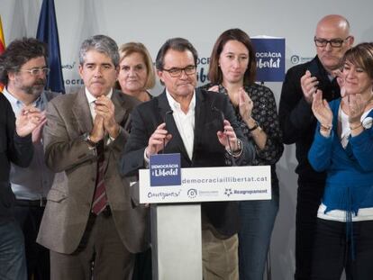 Artur Mas, amb el candidat per Barcelona de Democràcia i Llibertat, Francesc Homs.