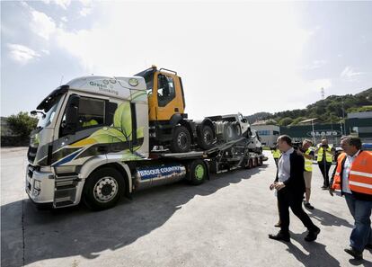 Este camión propulsado a gas cruza Europa en el mismo tiempo que uno de gasolina