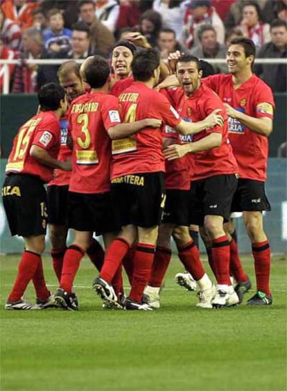 Los jugadores del Mallorca celebran el triunfo