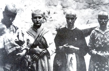 Un grupo de mujeres rapadas por ser familiares de republicanos en 1936 en Oropesa (Toledo).