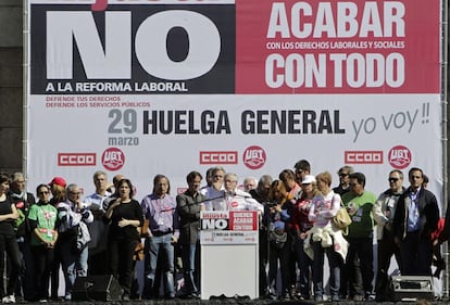 Madrid. El líder de CCOO, Ignacio Fernández Toxo pronuncia un discurso al final de la manifestación contra la reforma laboral.