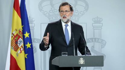 Mariano Rajoy despr&eacute;s del Consell de Ministres.