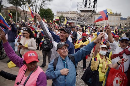 Seguidores de Gustavo Petro se reúnen en la Casa de Nariño, en Bogotá, el 14 de febrero de 2023.