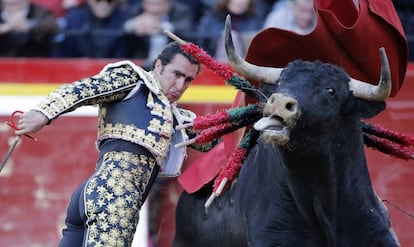 El torero El Fandi durante la faena a su segundo toro.