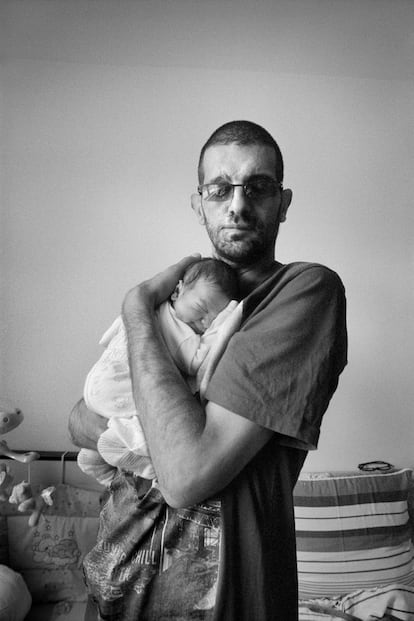 Adis Smajic, retratado en 2018 con su hijo Farik.