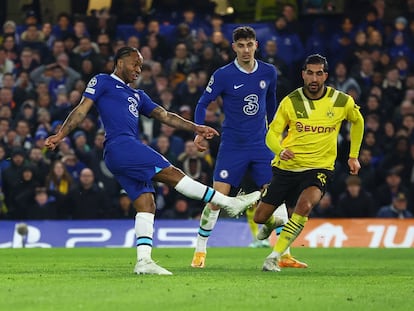 Con este remate Sterling marca el primer gol del Chelsea ante el Dortmund (2-0).