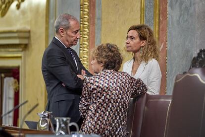 La presidenta del Congreso, Meritxell Batet, en el centro, durante un debate en el pleno.