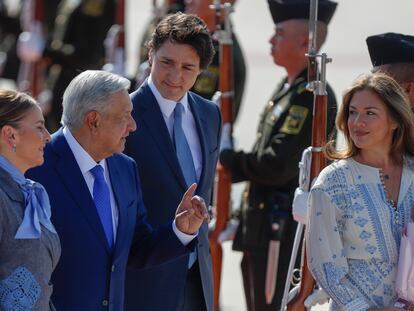 Andrés Manuel López Obrador y su esposa Beatriz Gutiérrez Müller reciben al Primer Ministro de Canadá Justin Trudeau y a su esposa Sophie Grégoire