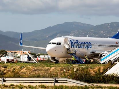 Avión de la compañía Air Europa estacionado en el aeropuerto de Palma.