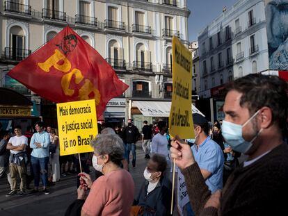 Una protesta contra el Gobierno de Bolsonaro en la Puerta del Sol de Madrid, un año antes de las elecciones presidenciales de 2022.