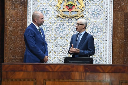 Rachid Talbi Alami, presidente del Parlamento de Marruecos, conversa con su homólogo israelí, Amir Ohana, el 8 de junio en Rabat.