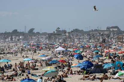 La playa de Newport Beach, desde otro ángulo, el 25 de abril.
