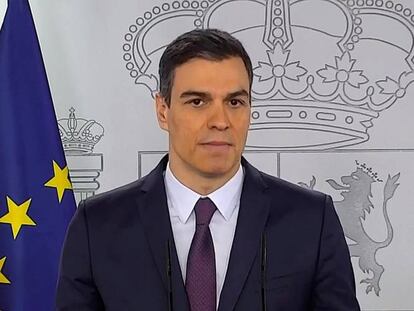 Captura de la señal institucional de Moncloa de el presidente del Gobierno, Pedro Sánchez, durante la rueda de prensa que ha ofrecido el sábado 16 de mayo. 