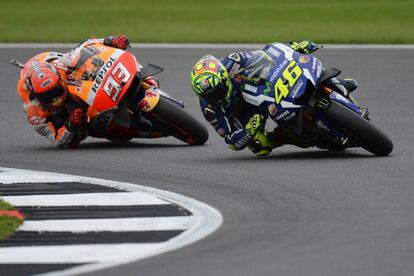 Rossi y Márquez, en la carrera del GP de Gran Bretaña.