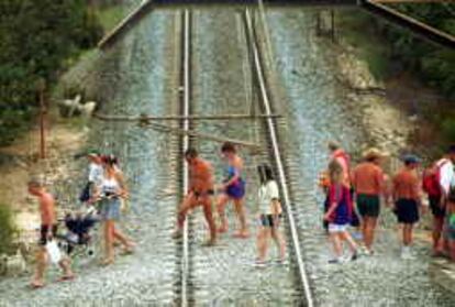 Fotografía de archivo del lugar donde se detuvo un tren después de haber arrollado a un peaton.