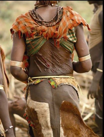 Una de las imágenes expuestas en el Museo Nacional de Antropología: 'Mujer hamer en el ritual Ukuli Bula'.