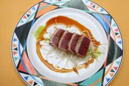 Tataki de atún rojo con guarapo y wasabi.