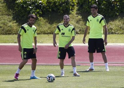 Cesc Fàbregas, con Alba y Diego Costa, se entrena con la selección española en Las Rozas.