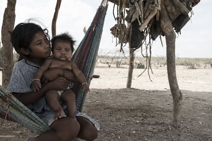María Clara es una de las primeras bebés wayúu nacida desde el retorno de su comunidad a Bahía Portete, en Colombia.