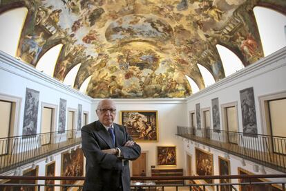 José Pedro Pérez Llorca posa tras haber sido elegido presidente del Patronato del Museo del Prado, en octubre de 2012.