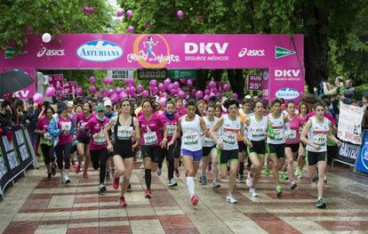 Salida de la Carrera de Mujeres, en Vitoria, con fines benéficos.