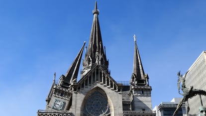 La caída de la torre de la catedral de Manizales