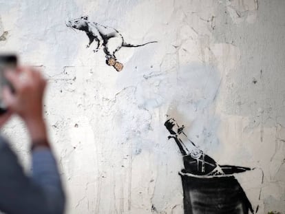 Una de las obras realizadas por Banksy en París, el pasado junio. 
 