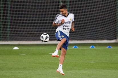 Lanzini en el entrenamiento del jueves en la Ciudad Deportiva del Barça- 