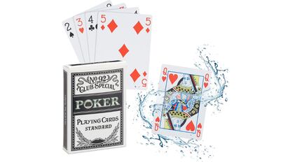 Uno de los mejores juegos de cartas impermeables para disfrutar en la playa o la piscina