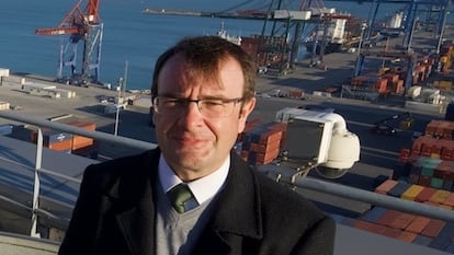 El secretario general de Puertos del Estado, Álvaro Sánchez Manzanares, en el puerto de Bilbao.