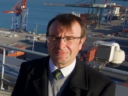 El secretario general de Puertos del Estado, Álvaro Sánchez Manzanares, en el puerto de Bilbao.