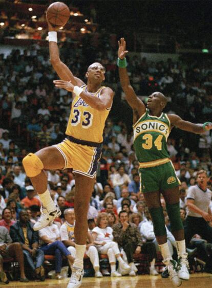 El ex jugador de Los Lakers durante un partido en 1989