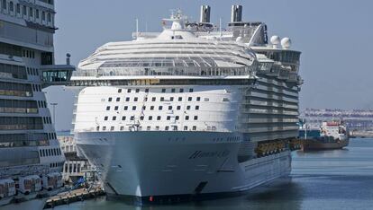 Un crucero atracado en Barcelona en 2016.