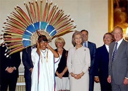 Los Reyes de España, durante la audiencia que ofrecieron a los expedicionarios de la Ruta Quetzal 2003.