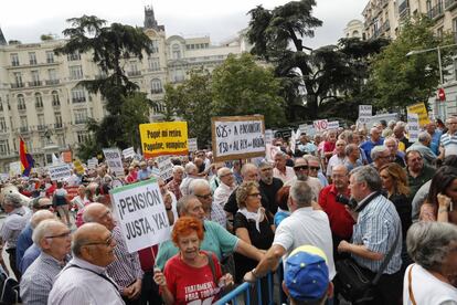 Manifestación de pensionistas frente al Congreso.