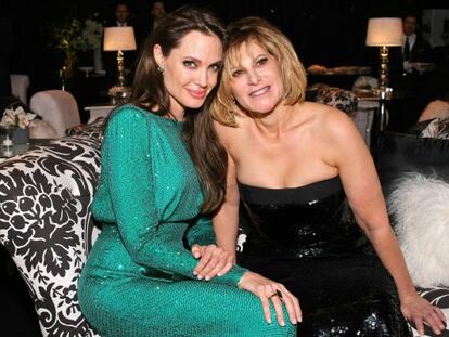 Angelina Jolie y la copresidenta de Sony Amy Pascal.