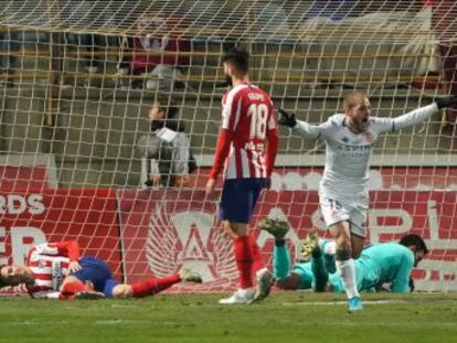 Pese a adelantarse en el marcador, los de Simeone pierden en la prórroga contra la Cultural, un Segunda B, y se quedan fuera de la Copa