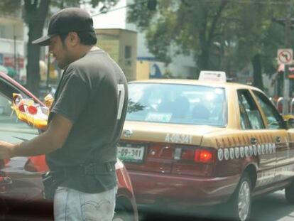 Un hombre vende paletas en México DF.