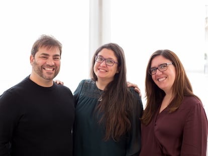 De izquierda a derecha: Enric Pallares, Maria Berruezo y Alba Padró, responsables de LactApp.