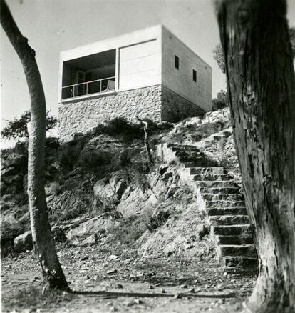 Casas de fin de semana en la costa del Garraf (Margaret Michaelis, Barcelona, 1935) de los arquitectos Josep Lluís Sert y Josep Torres Clavé.