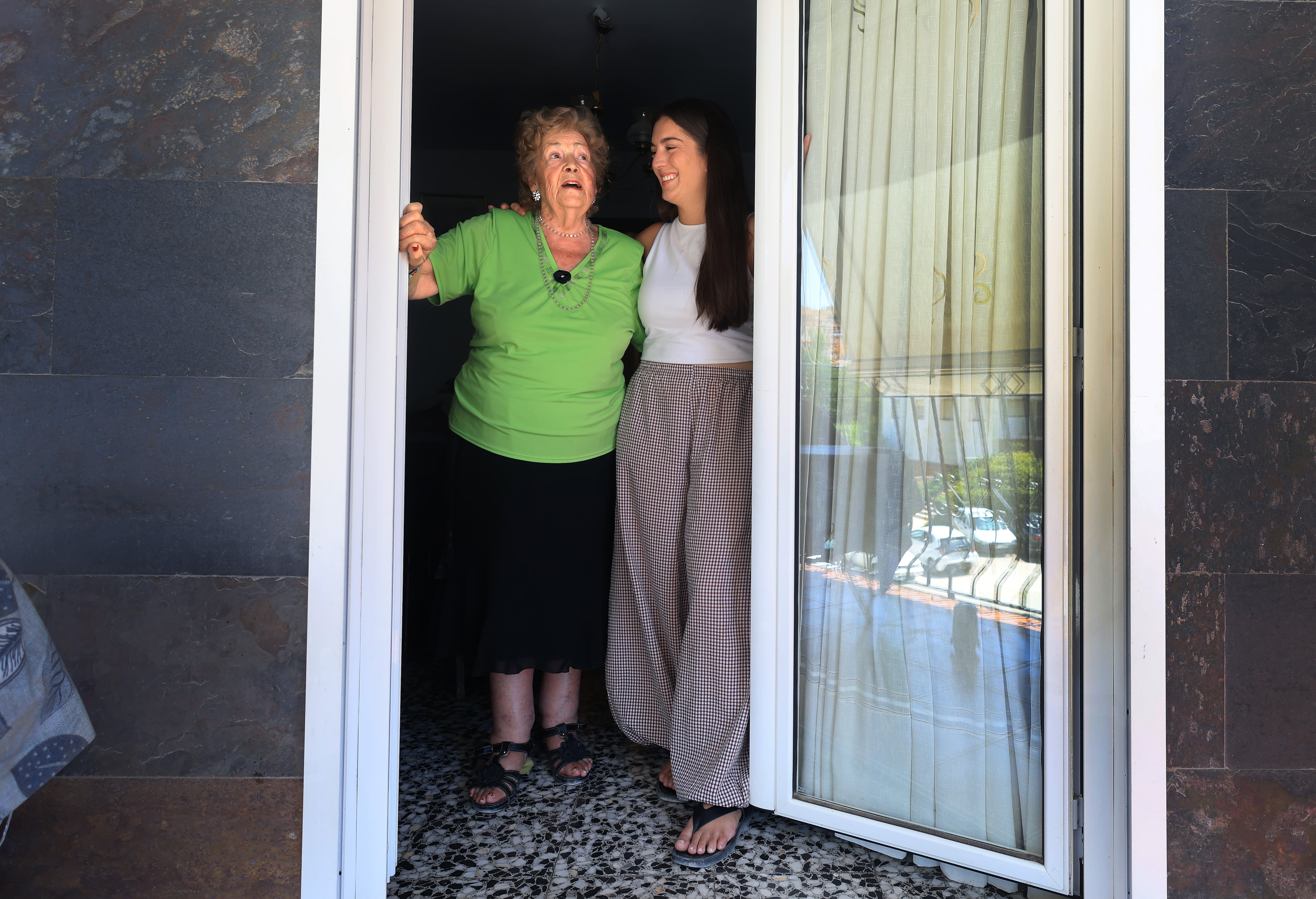 Elena Laguía junto a Carmen Rubio. 